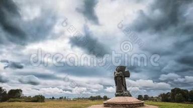 图罗夫，白俄罗斯。 秋日杜洛夫基里尔纪念碑